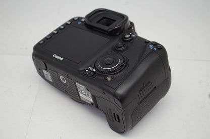 良品 Canon キヤノン EOS 7D + BG-E7 デジタル一眼レフカメラ 250915a
