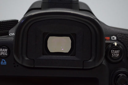 良品 Canon キヤノン EOS 7D + BG-E7 デジタル一眼レフカメラ 250915a