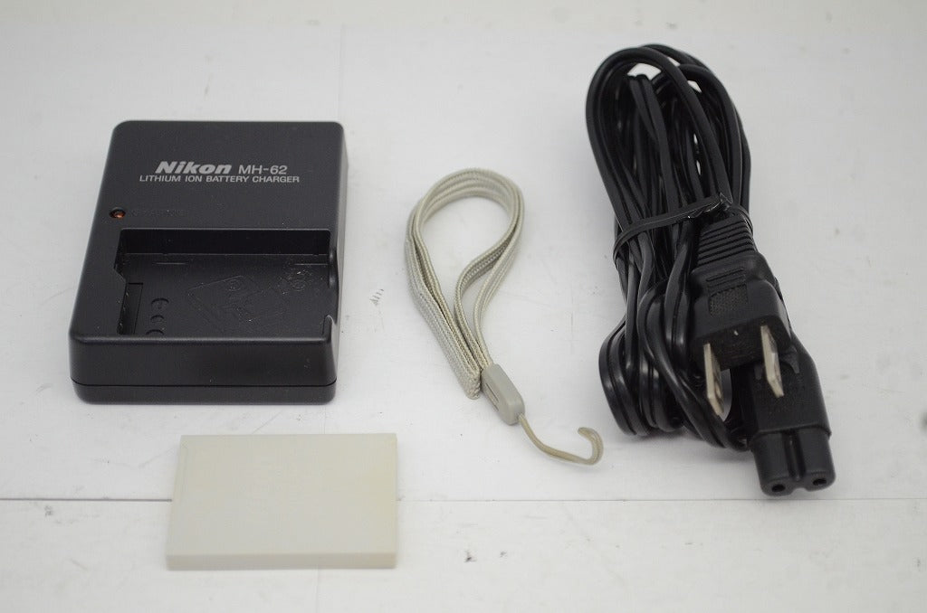 良品 Nikon ニコン COOLPIX S51 コンパクトデジタルカメラ グロスシルバー 250917j