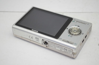 訳あり品 FUJIFILM フジフィルム FinePix Z200fd コンパクトデジタルカメラ シルバー 元箱付 250919b