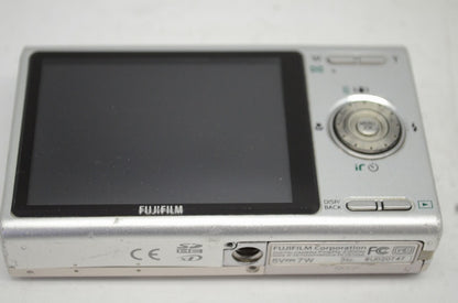 訳あり品 FUJIFILM フジフィルム FinePix Z200fd コンパクトデジタルカメラ シルバー 元箱付 250919b
