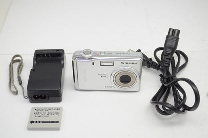 FUJIFILM フジフィルム Finepix F460 コンパクトデジタルカメラ シルバー 250919m