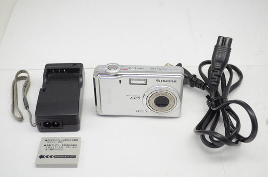 FUJIFILM フジフィルム Finepix F460 コンパクトデジタルカメラ シルバー 250919m