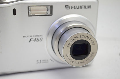 FUJIFILM フジフィルム Finepix F460 コンパクトデジタルカメラ シルバー 250919m