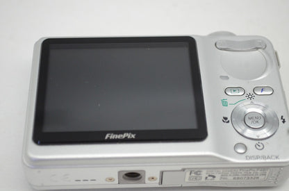 FUJIFILM フジフィルム Finepix F460 コンパクトデジタルカメラ シルバー 250919m