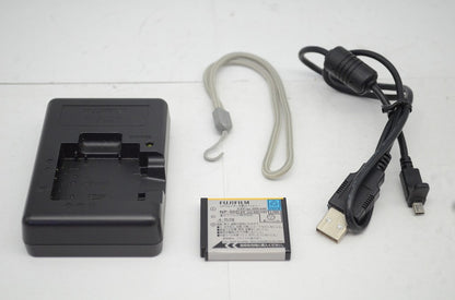 美品 FUJIFILM フジフィルム FinePix F80EXR コンパクトデジタルカメラ シルバー 250924v