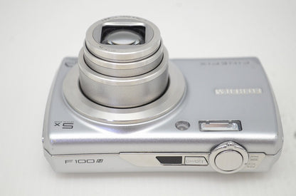 FUJIFILM フジフィルム FinePix F100fd コンパクトデジタルカメラ シルバー 251127j