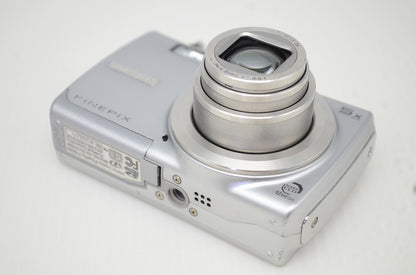 FUJIFILM フジフィルム FinePix F100fd コンパクトデジタルカメラ シルバー 251127j