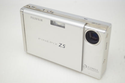FUJIFILM フジフィルム FinePix Z5fd コンパクトデジタルカメラ シルバー 元箱付 251128c