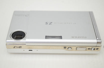 FUJIFILM フジフィルム FinePix Z5fd コンパクトデジタルカメラ シルバー 元箱付 251128c