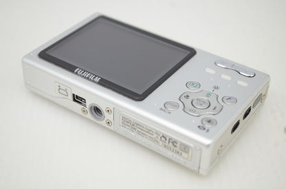 FUJIFILM フジフィルム FinePix Z5fd コンパクトデジタルカメラ シルバー 元箱付 251128c