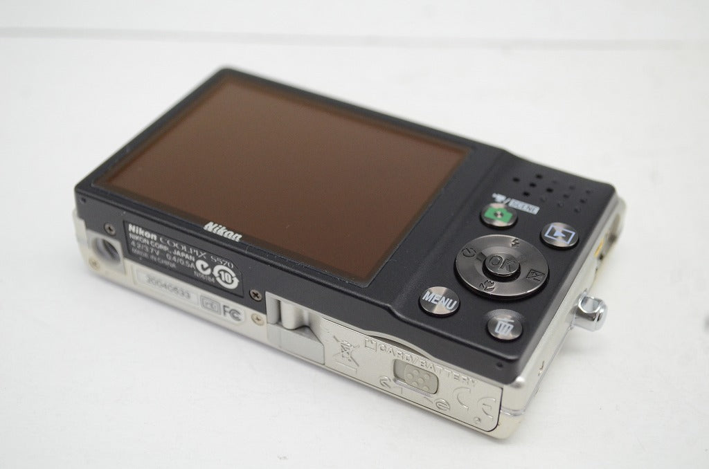 良品 Nikon ニコン COOLPIX S570 コンパクトデジタルカメラ シルバー 250924aj