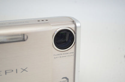 FUJIFILM フジフィルム FinePix Z2 コンパクトデジタルカメラ シルバー 元箱付 251127k