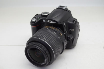 良品 Nikon ニコン D5000 + AF-S DX 18-55mm VR レンズキット デジタル一眼レフカメラ 250927g