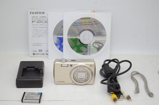 FUJIFILM フジフィルム FinePix F200EXR コンパクトデジタルカメラ シルバー 250929e