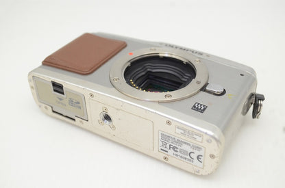 OLYMPUS オリンパス PEN E-P2 ボディ ミラーレス一眼カメラ シルバー 251202q