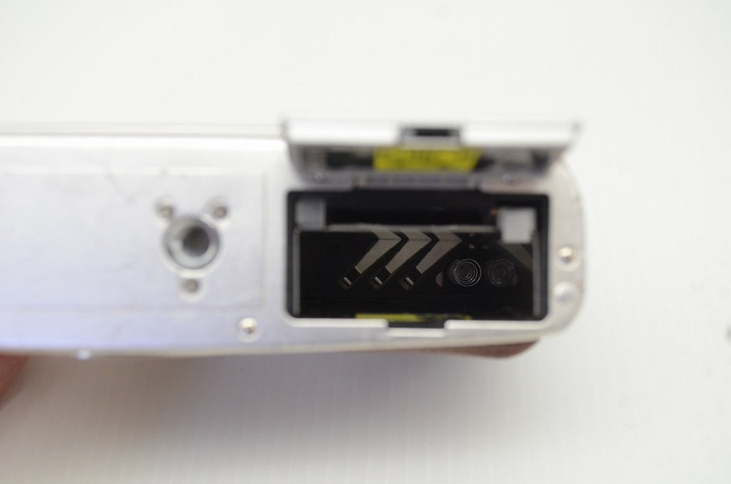 OLYMPUS オリンパス PEN E-P2 ボディ ミラーレス一眼カメラ シルバー 251202q