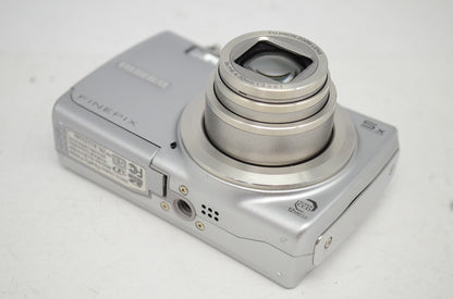 良品 FUJIFILM フジフィルム FinePix F100fd コンパクトデジタルカメラ シルバー 250927w