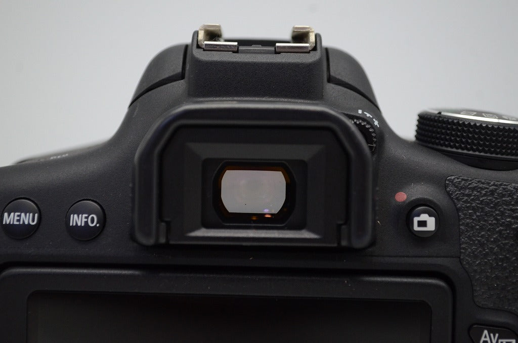美品 Canon キヤノン EOS Kiss X8i レンズキット EF-S 18-55mm F3.5-5.6 IS STM デジタル一眼レフカメラ 250927ao