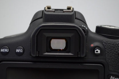 美品 Canon キヤノン EOS Kiss X8i レンズキット EF-S 18-55mm F3.5-5.6 IS STM デジタル一眼レフカメラ 250927ao
