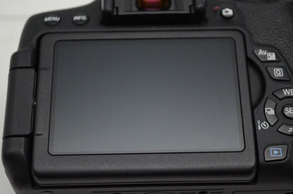 美品 Canon キヤノン EOS Kiss X8i レンズキット EF-S 18-55mm F3.5-5.6 IS STM デジタル一眼レフカメラ 250927ao