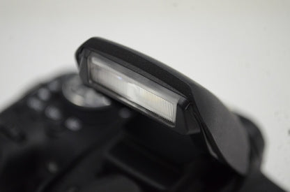 美品 Canon キヤノン EOS Kiss X8i レンズキット EF-S 18-55mm F3.5-5.6 IS STM デジタル一眼レフカメラ 250927ao