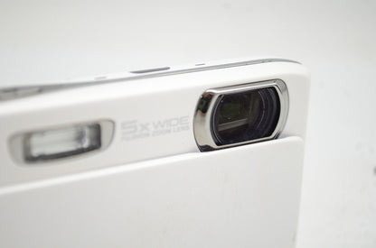 FUJIFILM フジフィルム FinePix Z900EXR コンパクトデジタルカメラ ホワイト 元箱付 250919d