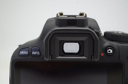 美品 Canon キヤノン EOS Kiss X7 + EF-S 18-55 IS STM レンズキット デジタル一眼レフカメラ 250926k
