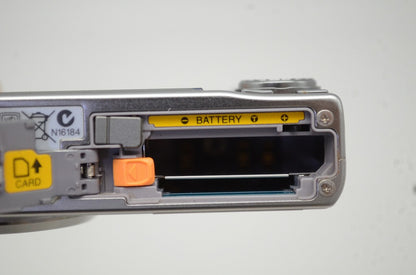 美品 Nikon ニコン COOLPIX S600 コンパクトデジタルカメラ シルバー 元箱付 251205d