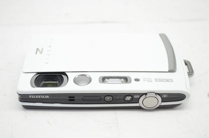 良品 FUJIFILM フジフィルム FinePix Z1000EXR コンパクトデジタルカメラ ホワイト 250930at