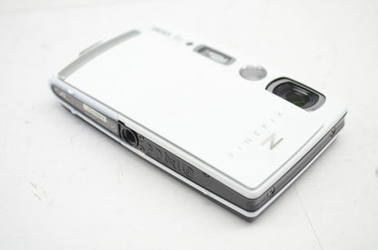 良品 FUJIFILM フジフィルム FinePix Z1000EXR コンパクトデジタルカメラ ホワイト 250930at