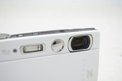 良品 FUJIFILM フジフィルム FinePix Z1000EXR コンパクトデジタルカメラ ホワイト 250930at