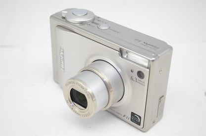 美品 FUJIFILM フジフィルム FinePix F11 コンパクトデジタルカメラ シルバー 元箱付 250930ad