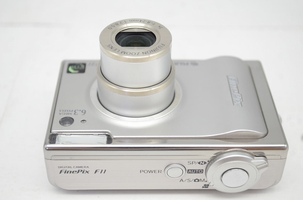 美品 FUJIFILM フジフィルム FinePix F11 コンパクトデジタルカメラ シルバー 元箱付 250930ad