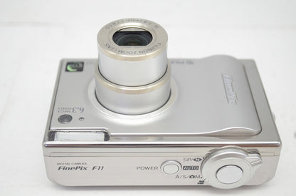 美品 FUJIFILM フジフィルム FinePix F11 コンパクトデジタルカメラ シルバー 元箱付 250930ad