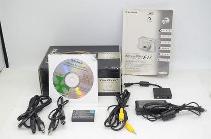 美品 FUJIFILM フジフィルム FinePix F11 コンパクトデジタルカメラ シルバー 元箱付 250930ad