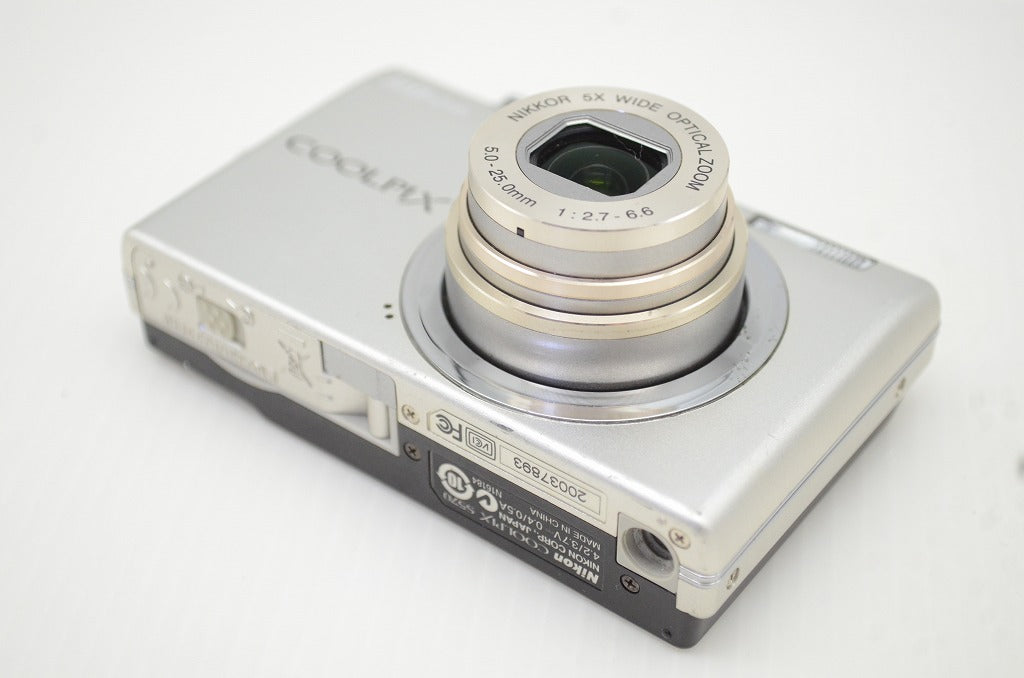 Nikon ニコン COOLPIX S570 コンパクトデジタルカメラ シルバー 元箱付 251209a
