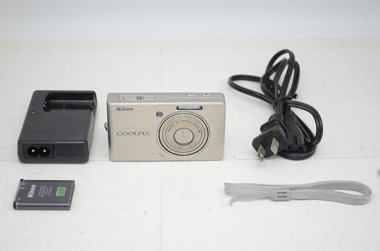 良品 Nikon ニコン COOLPIX S500 コンパクトデジタルカメラ シルバー 251002d