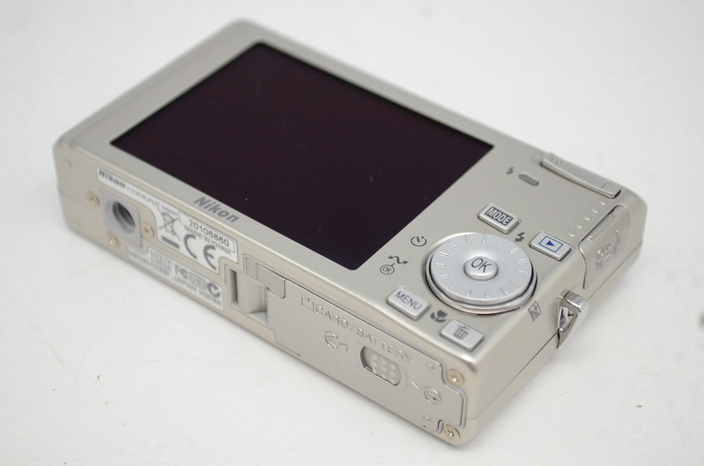 良品 Nikon ニコン COOLPIX S500 コンパクトデジタルカメラ シルバー 251002d