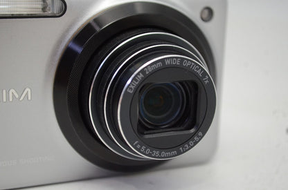 美品 CASIO カシオ EXILIM EX-ZR10 コンパクトデジタルカメラ シルバー 251001a