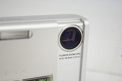 良品 FUJIFILM フジフイルム FinePix Z1 シルバー コンパクトデジタルカメラ 元箱付 251002f