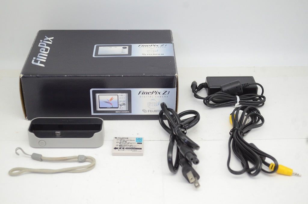 良品 FUJIFILM フジフイルム FinePix Z1 シルバー コンパクトデジタルカメラ 元箱付 251002f