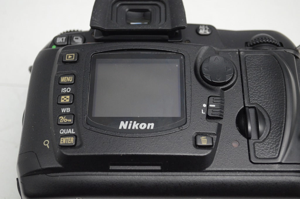 Nikon ニコン D70 + AF-S DX NIKKOR 18-70mm F3.5-4.5G レンズキット デジタル一眼レフカメラ 元箱付 251003ad
