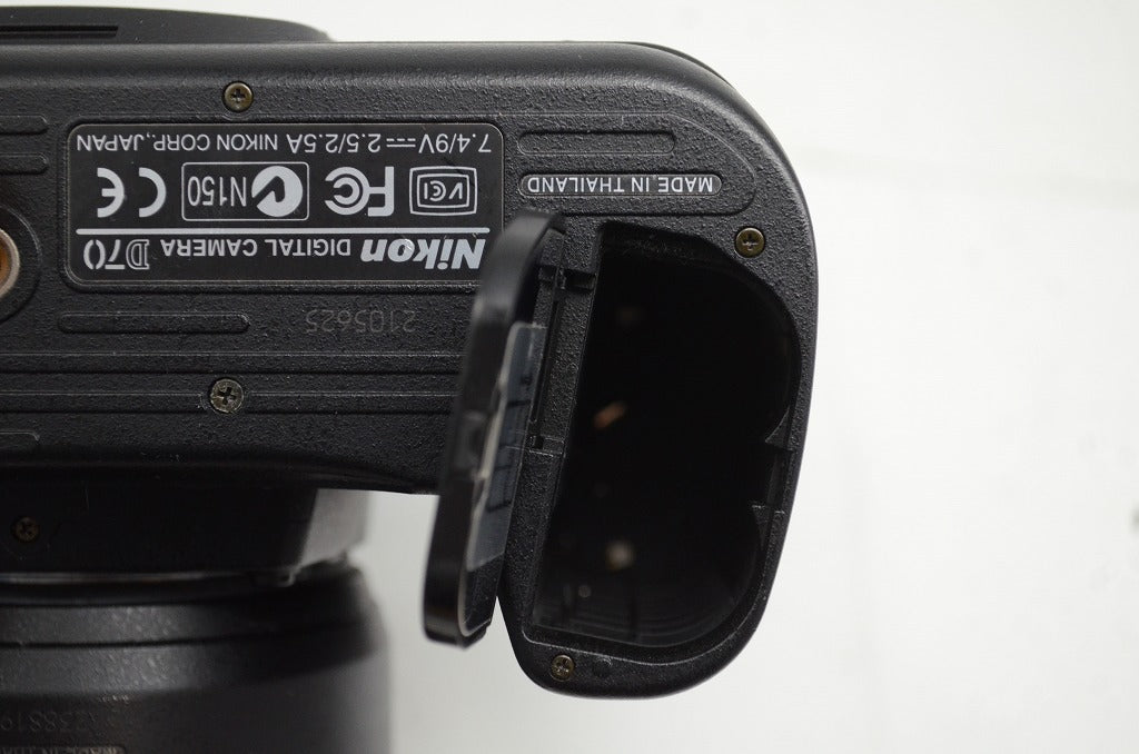 Nikon ニコン D70 + AF-S DX NIKKOR 18-70mm F3.5-4.5G レンズキット デジタル一眼レフカメラ 元箱付 251003ad