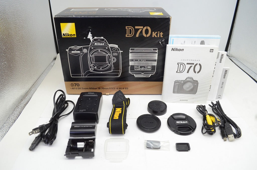 Nikon ニコン D70 + AF-S DX NIKKOR 18-70mm F3.5-4.5G レンズキット デジタル一眼レフカメラ 元箱付 251003ad