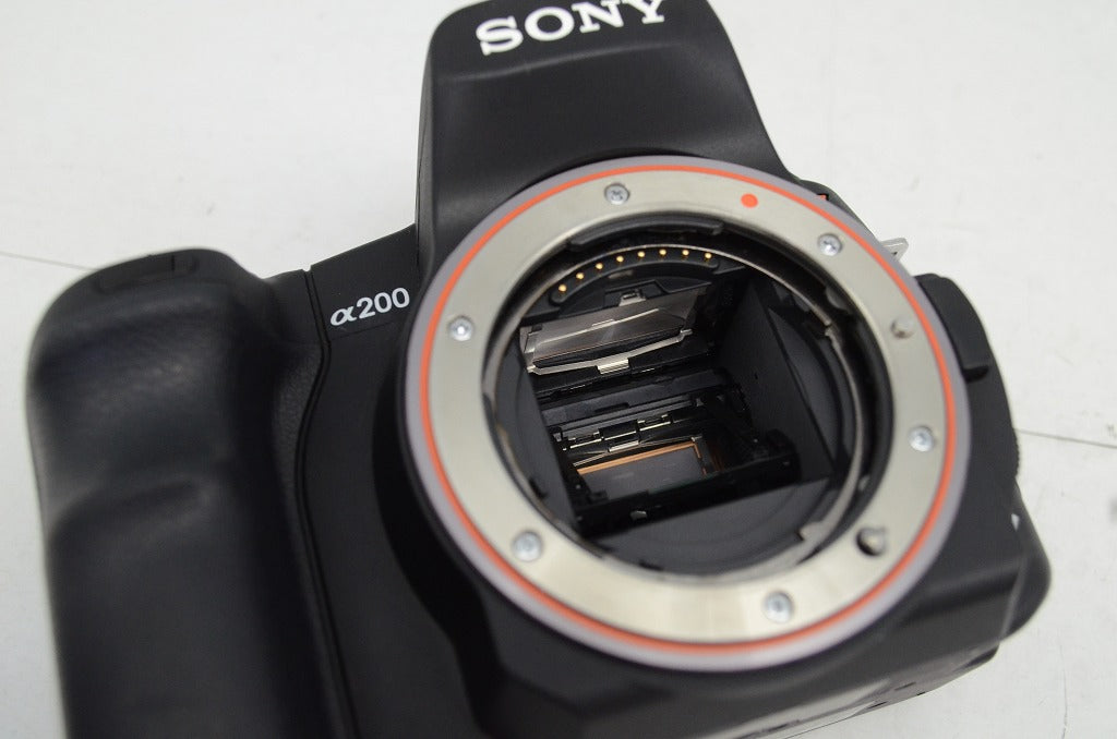 SONY ソニー α200 レンズキット DSLR-A200K (DT 18-70mm F3.5-5.6 SAL1870) デジタル一眼レフカメラ 251003y