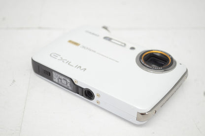 美品 CASIO カシオ HIGH SPEED EXILIM EX-FS10 ホワイト コンパクトデジタルカメラ 251007c