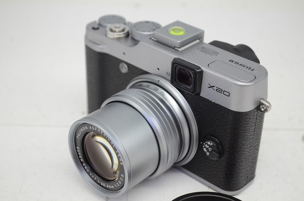 FUJIFILM フジフィルム X20 コンパクトデジタルカメラ シルバー 251007j