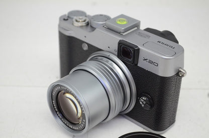 FUJIFILM フジフィルム X20 コンパクトデジタルカメラ シルバー 251007j