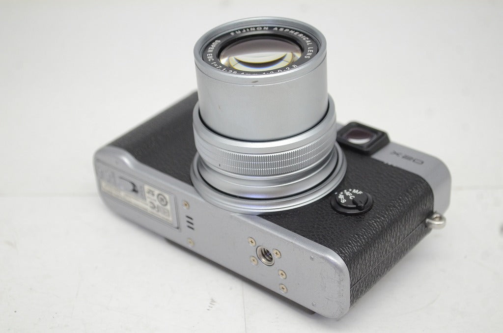 FUJIFILM フジフィルム X20 コンパクトデジタルカメラ シルバー 251007j